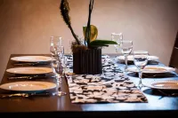 The Chateaux Deer Valley - فطور