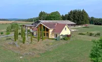 Au Domaine du Cerf Hôtels à : Vyans-le-Val
