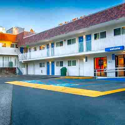 Motel 6 Mammoth Lakes, CA Hotel Exterior