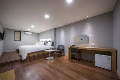 Mini Hotel 141 Hotels near Daereungwon Tomb Complex