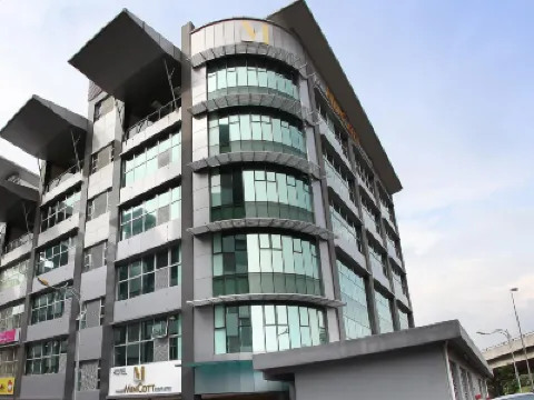 ホテル ミン コット Danau Impian Condominium周辺のホテル