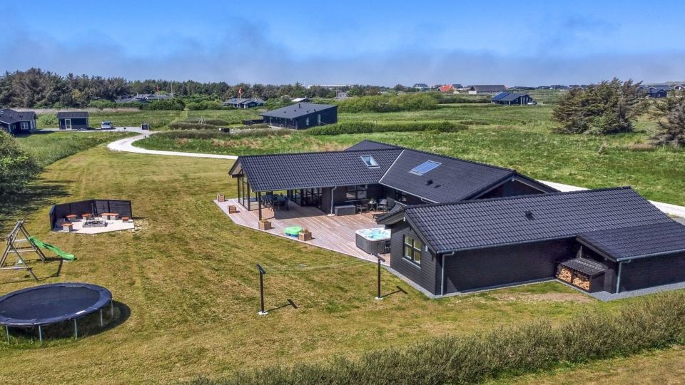 "Amitola" - 700m from the Sea