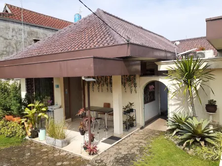 Gio Guesthouse Bogor