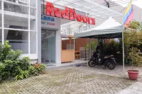 RedDoorz Near Gor Satria Purwokerto Hôtels à : Purwokerto