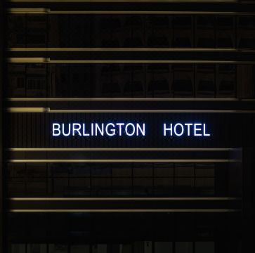 1. 벌링턴 호텔 홍..