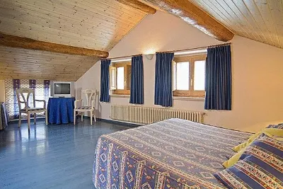 豪梅飯店 Masella附近的飯店