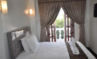 West Loch Park Hotel Vigan - Housity
