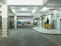 Aziza Solo - parking