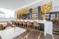 Hôtel Cosmopolitain - بار