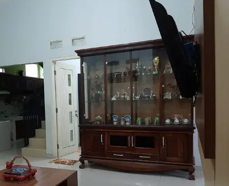 Kartika Guest House Отели рядом с достопримечательностью «Alun-Alun Cianjur»