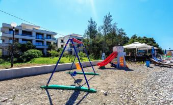 Apartments Kuce Lekovica Beach & Snack Bar- Bistro