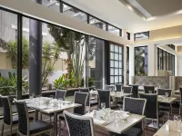 Mantra Legends Surfers Paradise Hotels near SkyPoint Climb