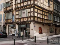 Hôtel Mercure Bourg-en-Bresse Hotels near Apothicairerie