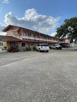 Wildflower Inn & RV Park Hotels in Cuero