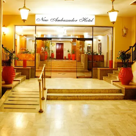 New Ambassador Hotel Отели в г. Хараре