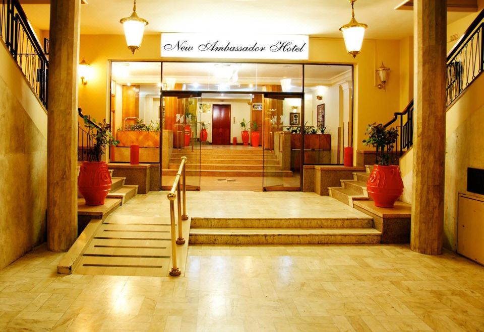 뉴 앰배서더 호텔 하라레