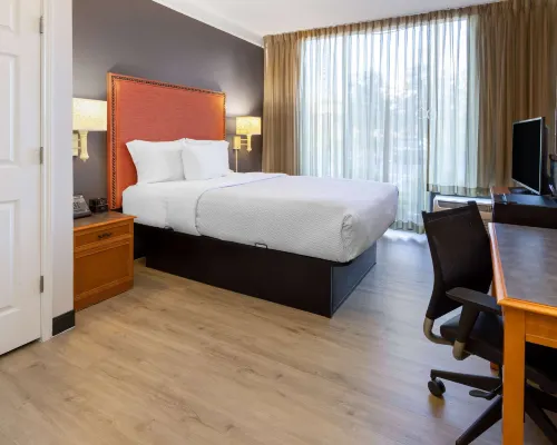 La Quinta Inn & Suites by Wyndham Kingsport TriCities Airpt Hotels in Sullivan County