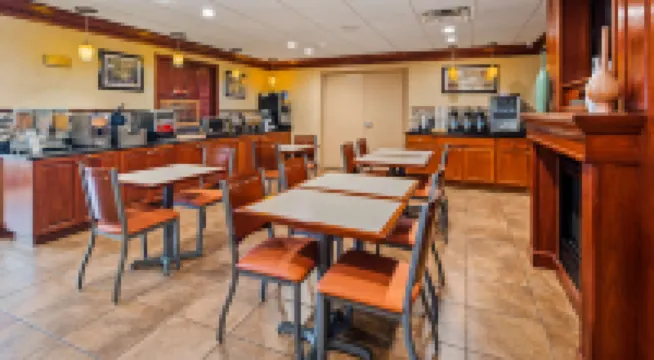 Best Western Plus Strawberry Inn  Suites