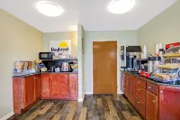 Days Inn by Wyndham Clarksville TN - Breakfast