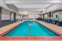 La Quinta Inn & Suites by Wyndham Gainesville - Pools