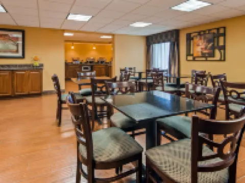 Best Western Plus Parkway Hotel Hotels in Alton