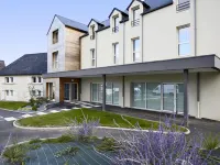 拉瓦勒基里亞德酒店 拉瓦勒酒店