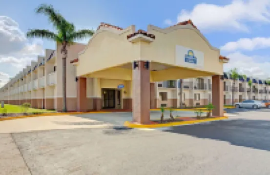 Days Inn & Suites by Wyndham Tampa near Ybor City Hotels in Tampa