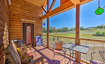 3 Mi to Lake Hamilton: 'Tree Top Cabin'