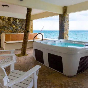 Villa Almarys - Oceanfront - 6 guests - pet friendly - at Stella, Rincón