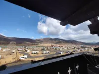 Haituo Valley Guzhurenjia Light Luxury Homestay Hotel - Mountain view