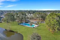 Coastal Home w/ Yard < 1 Mi to Old Town Bluffton! - parking