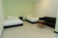 Night Queen Hotel (Kota Warisan)