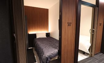 Leo YU Capsule Hotel Nishifunabashi