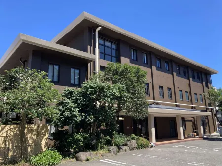 Izu Nagaoka Onsen KKR Izu Nagaoka Chitoseso Отели в г. Идзунокуни