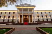 Zarafshon Parkside Hotels near Art Gallery