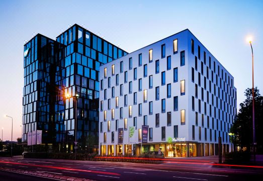 2. H+ 호텔 프랑..