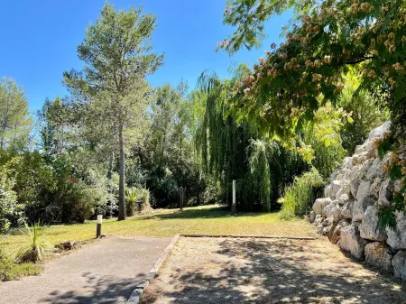 A Prestigious Villa with 2 Swimming Pools and 1 Spa in the South of France