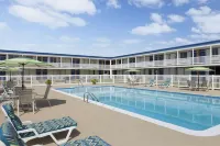 Days Inn by Wyndham Waynesboro - Pools