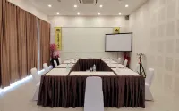 Dreamland Hotel and Lounge Hotels in Bondowoso