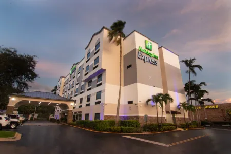 Holiday Inn Express & Suites Fort Lauderdale Airport West Отели в г. Дейви