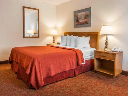 Quality Inn Royle Hotels in West Hills
