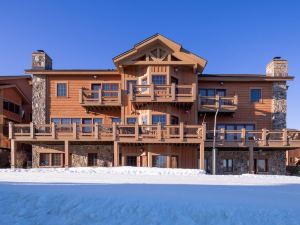 Slopeside Hotel by Seven Springs Resort