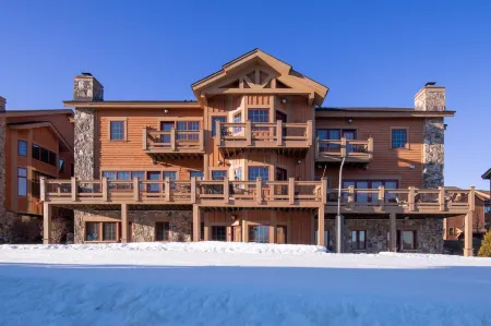 Slopeside Hotel by Seven Springs Resort