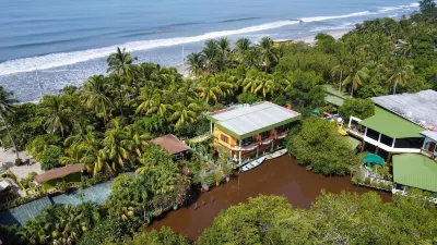 Hotel Estero y Mar Hotéis próximos à(ao) Arrecife artifical del cantón El Zapote