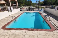 Days Inn by Wyndham Lumberton - 2-Star