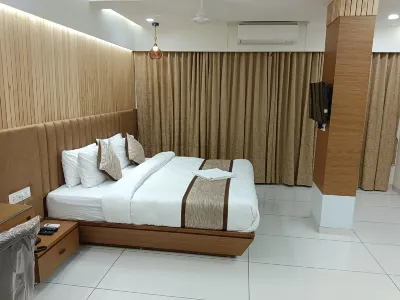 Tulsi Hotel Отели рядом с достопримечательностью «Кходолдем фарм»