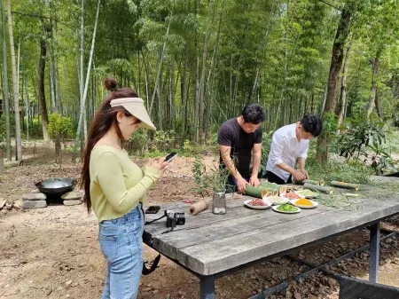 Meet Shuangxi Yingyue Boutique Homestay Отели рядом с достопримечательностью «Yongjia Academy»