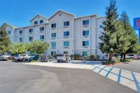 Studio 6 Belmont, CA  San Francisco - Redwood - parking