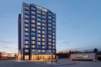 Courtyard Kitchener Hotel in zona Christie Digital Systems Inc