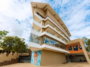 The Hut Restaurant & Boutique Hotel
